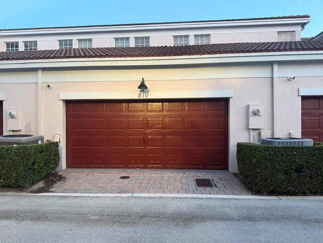 Building Photo - 810 NW 83rd Ln