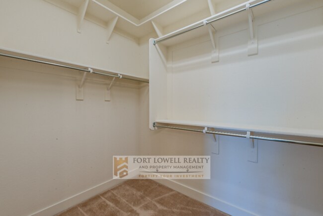 Building Photo - 3 Bedroom, 2 Bath Home Available Now!