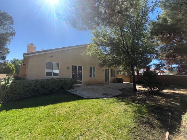 Building Photo - Upgraded West Lancaster Home