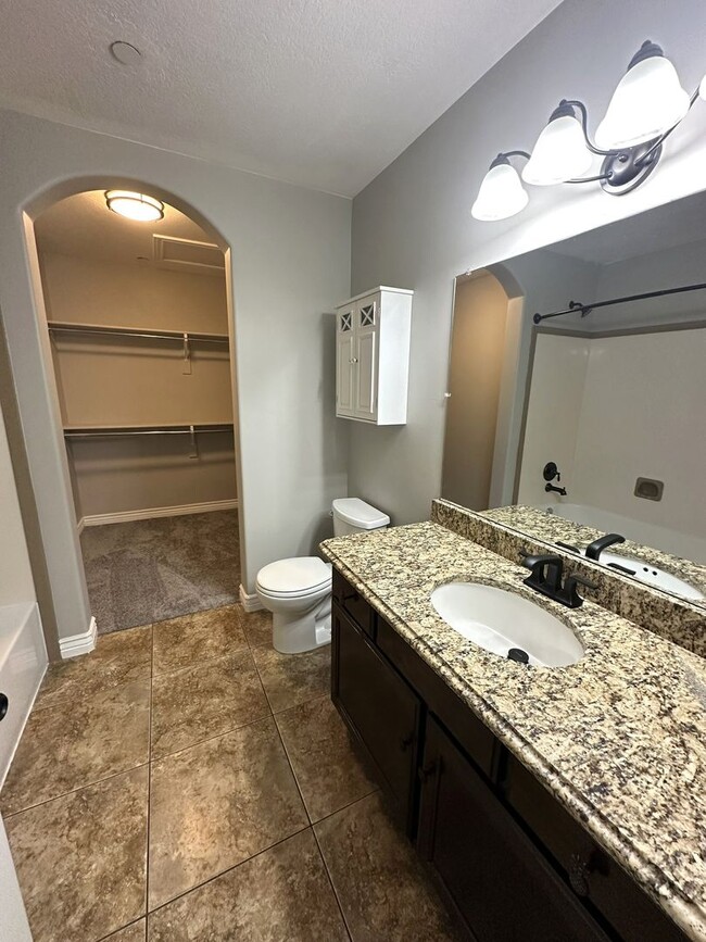 Building Photo - $750 Off Upon Move In! 2 Bed 2 Bath Home f...