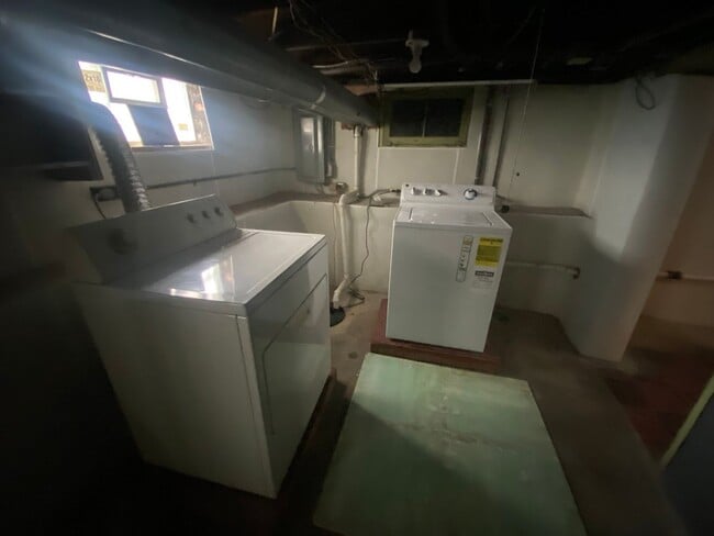 Building Photo - 3 Bed 2 Bath