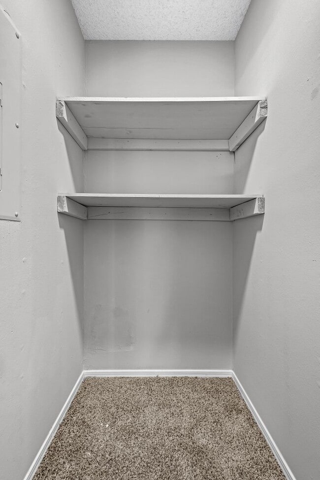 Building Photo - Newly Renovated Duplex in West Fayetteville!