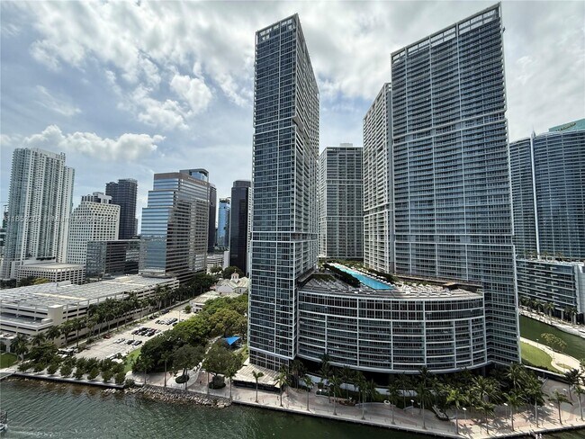 Building Photo - 801 Brickell Key Blvd