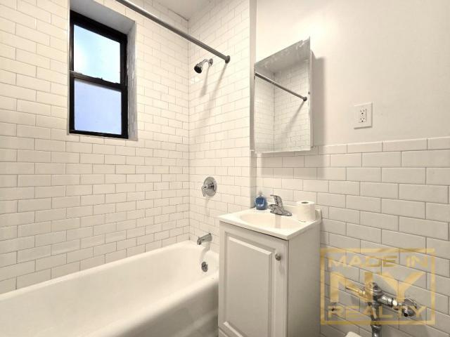 Building Photo - 1 bedroom in ASTORIA NY 11102