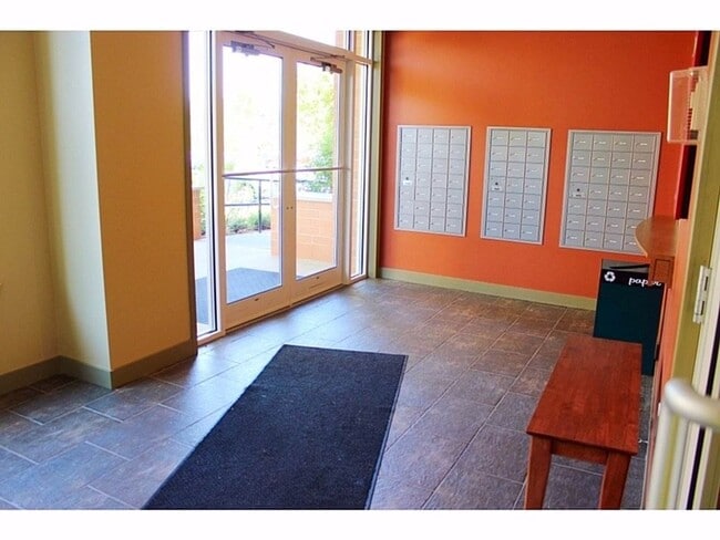 Building Photo - Eastwood Commons 1bd/1ba Condo - Available 6/1