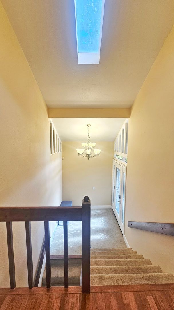 Building Photo - Mercer Island gem - 4 BD 2.5 Ba in Beautiful Mercer Island with new heat pump installed