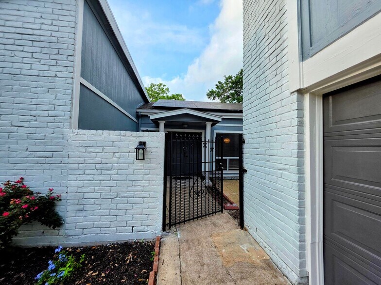 Building Photo - 13906 Ella Lee Ln