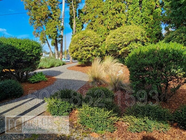 Building Photo - 8500 SW Canyon Dr