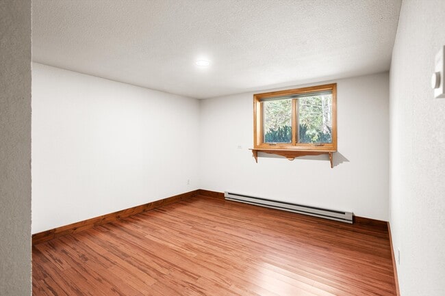 Building Photo - 377 Crystal Ln