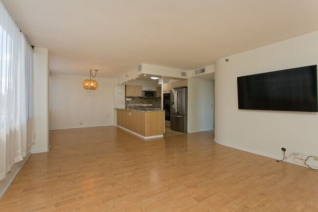 Building Photo - 2232 Kapiolani Blvd