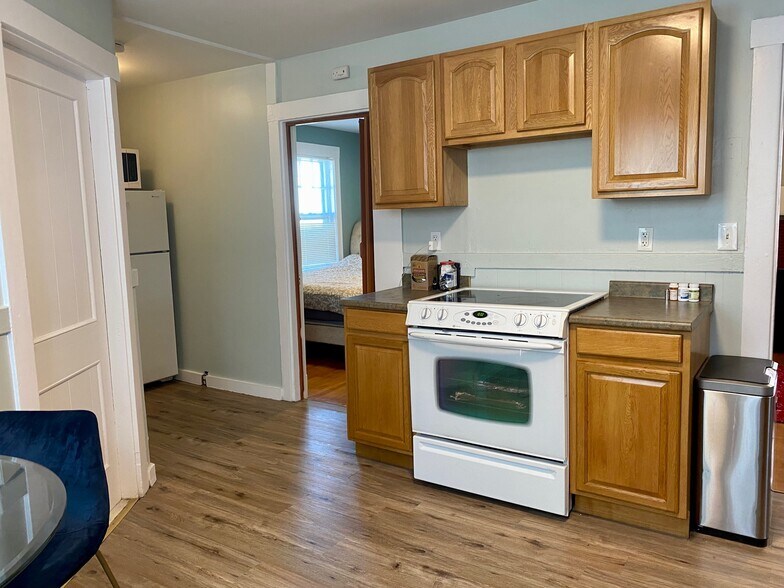 Building Photo - 70 Litchfield St