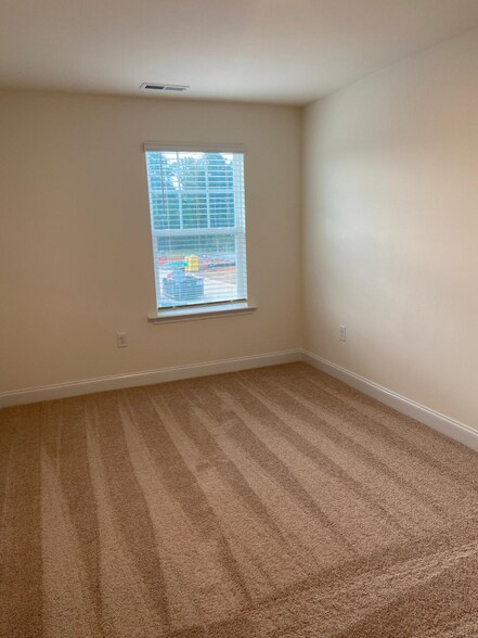 Building Photo - 488 Channel Drop Dr
