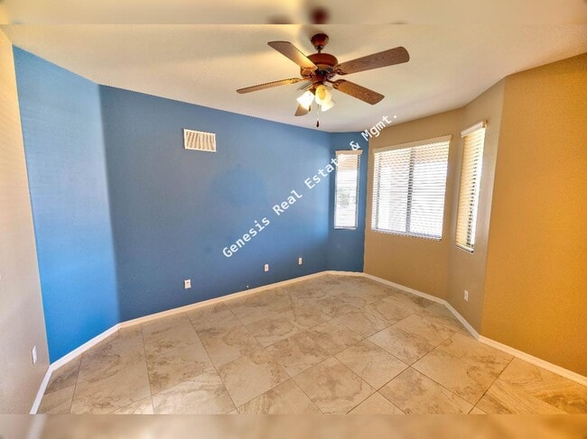 Building Photo - 606 W Woodfield Ct