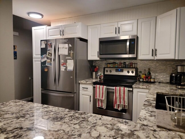 Building Photo - 3 Bedroom Home in convenient Poulsbo location!