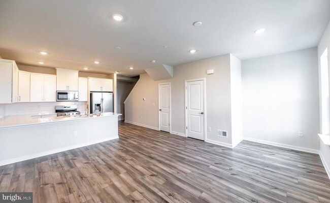 Building Photo - 713 Platinum Dr