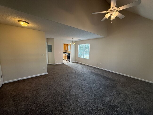 Building Photo - Discover Comfort and Convenience 3 BR/3 BA Home in Desirable Bridgewater Community!