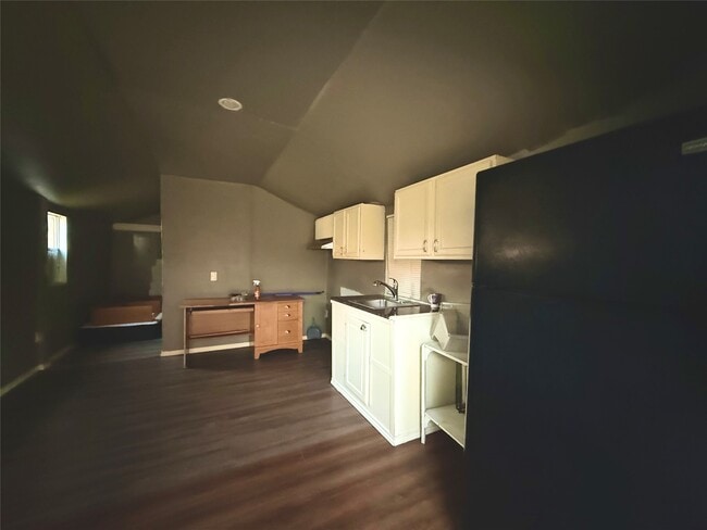 Building Photo - 274 Jewel St