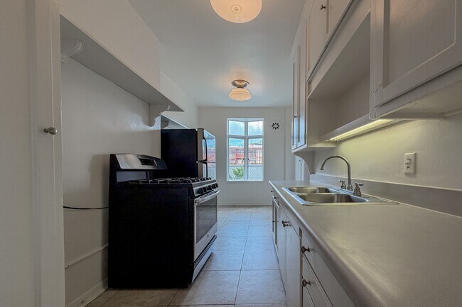 Building Photo - 1314 Hayworth Ave