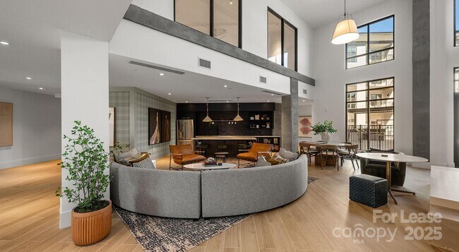 Building Photo - 704 W Tremont Ave