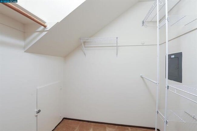 Building Photo - 3 bedroom 2.5 bathroom townhome w/ 1 car garage in desirable Pleasant Hill neighborhood.