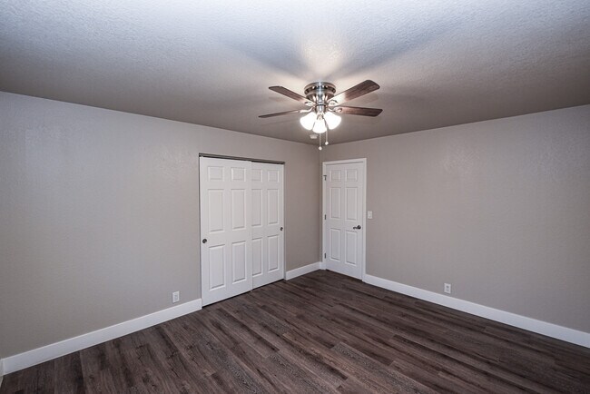 Building Photo - 2455 Knollwood Dr