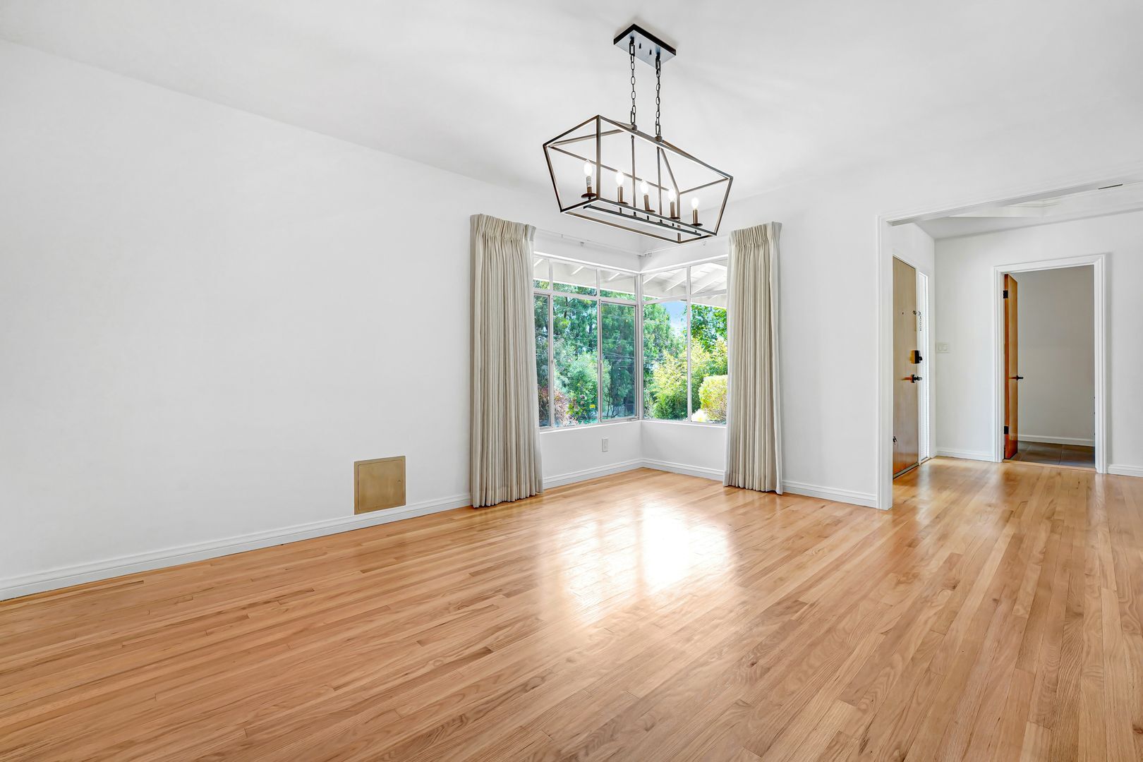Building Photo - 555 Amalfi Dr
