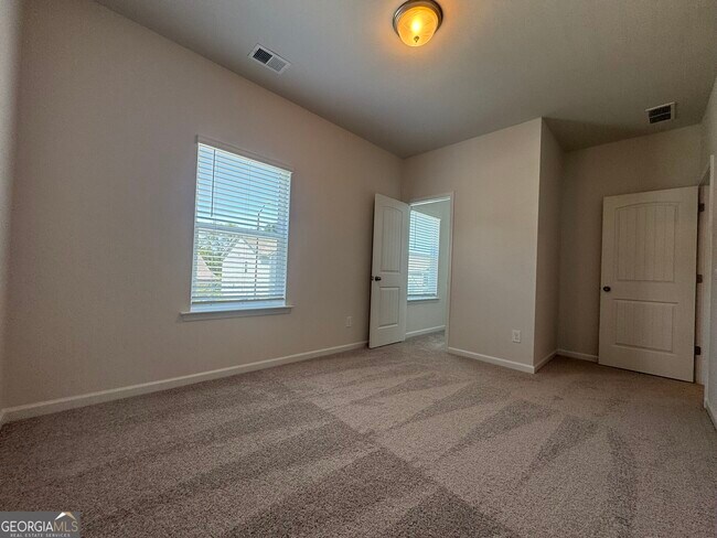 Building Photo - 202 sycamore dr