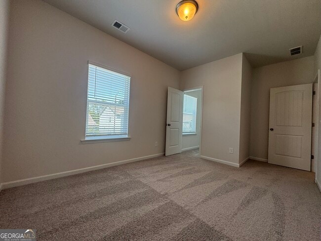 Building Photo - 202 Sycamore Ln