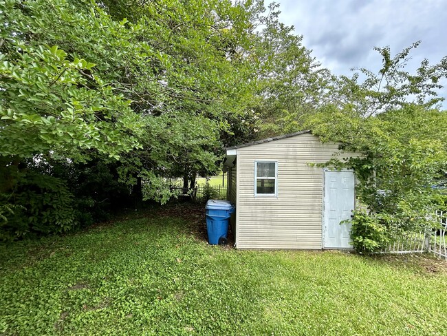 Building Photo - 161 Hughes Ave