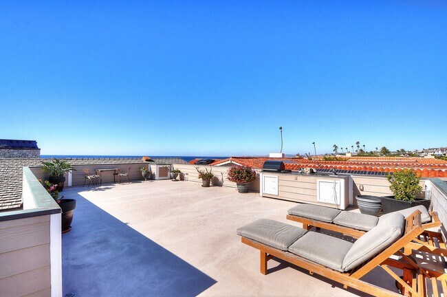 Building Photo - 4022 Calle Marlena