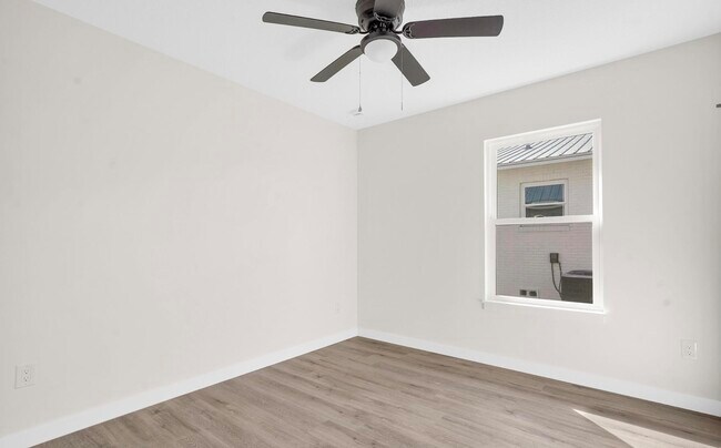 Building Photo - 4705 Ave B