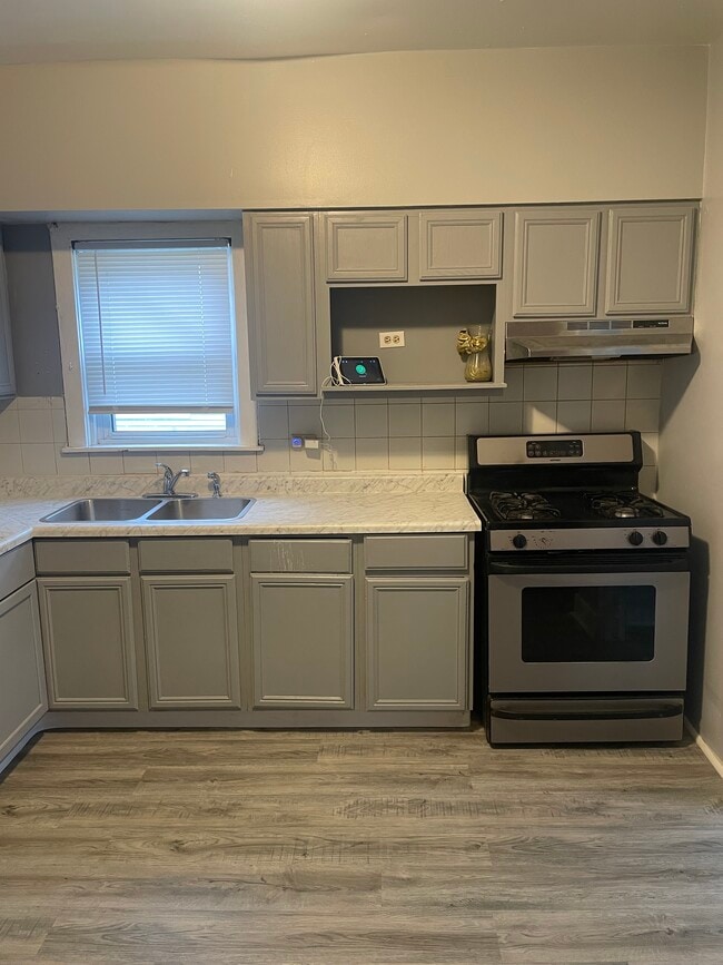 Kitchen - 6119 S Wood St