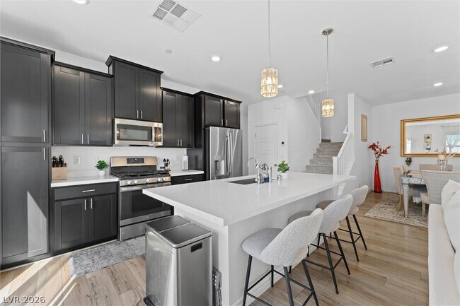 Building Photo - 237 Callen Falls Ave