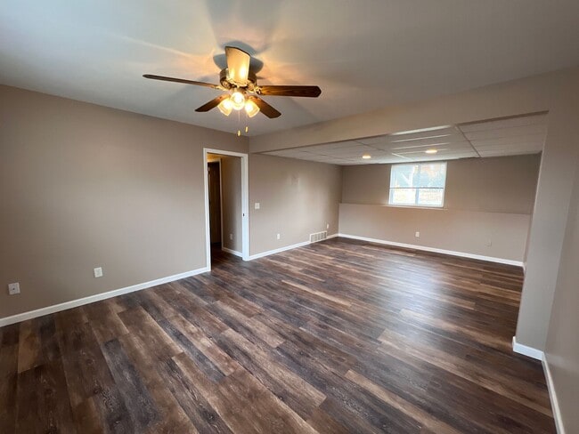 Building Photo - Spacious Split-Level Retreat Just Minutes ...