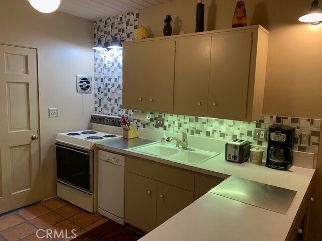 Building Photo - 45380 Panorama Dr