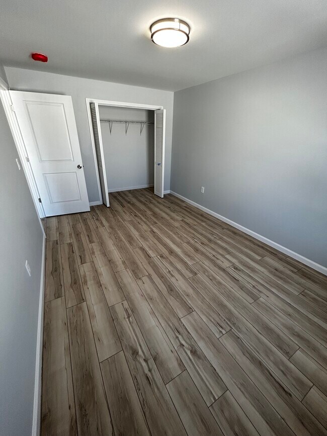 Building Photo - 948 Paterson Ave