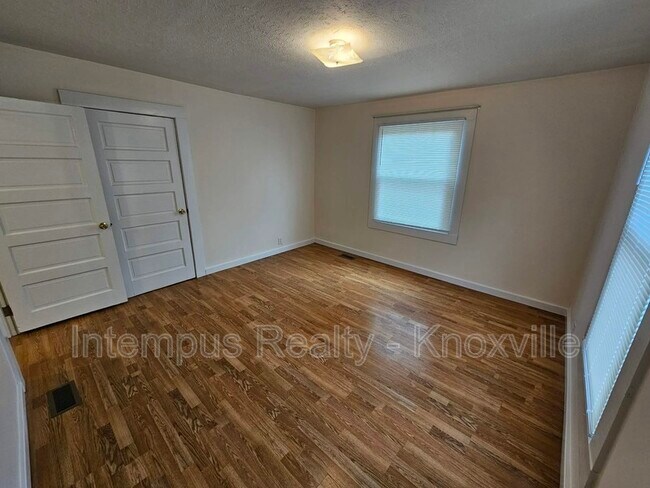 Building Photo - 323 Chickamauga Ave