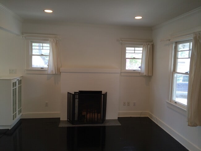 Building Photo - 3327 Caroline Ave