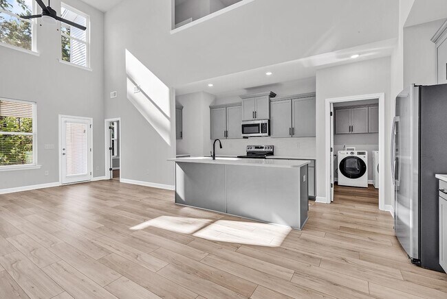 Building Photo - 408 Ireland Way