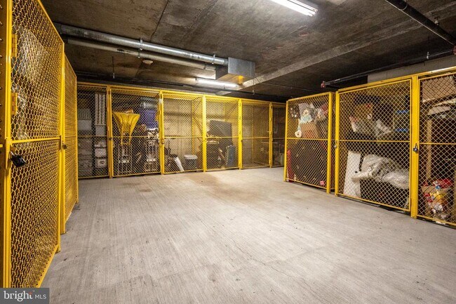 Building Photo - 3600 S Glebe Rd