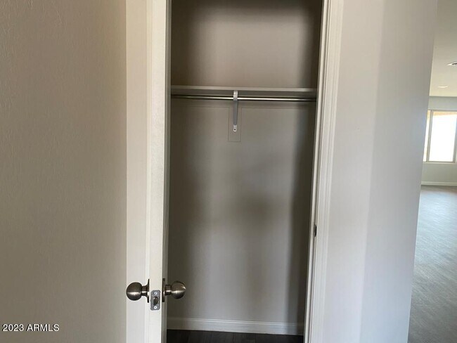 Building Photo - 815 Silvercreek Ln