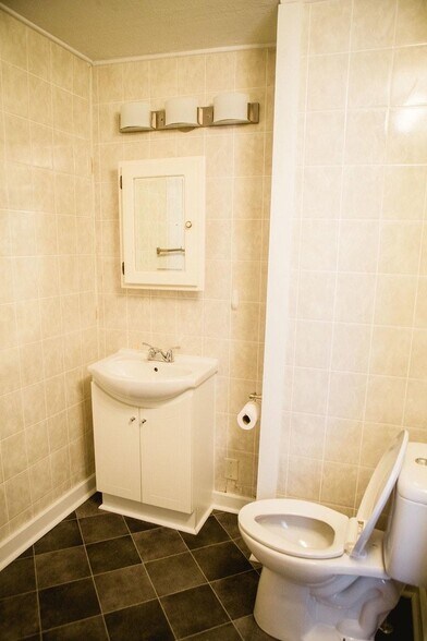 Building Photo - 1402 S Woodlawn Ave