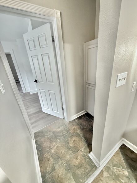 upper hall/storage - 414 Caroline St