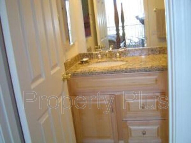 Building Photo - 9708 E Vía Linda