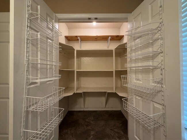 Building Photo - 261 County Rd