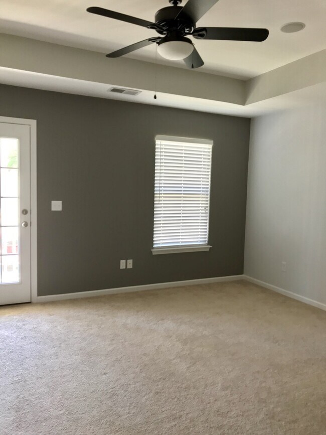 Building Photo - Beautiful Home in West Ashley!