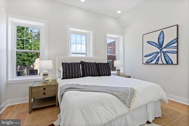 Building Photo - 116 Thomas St NW