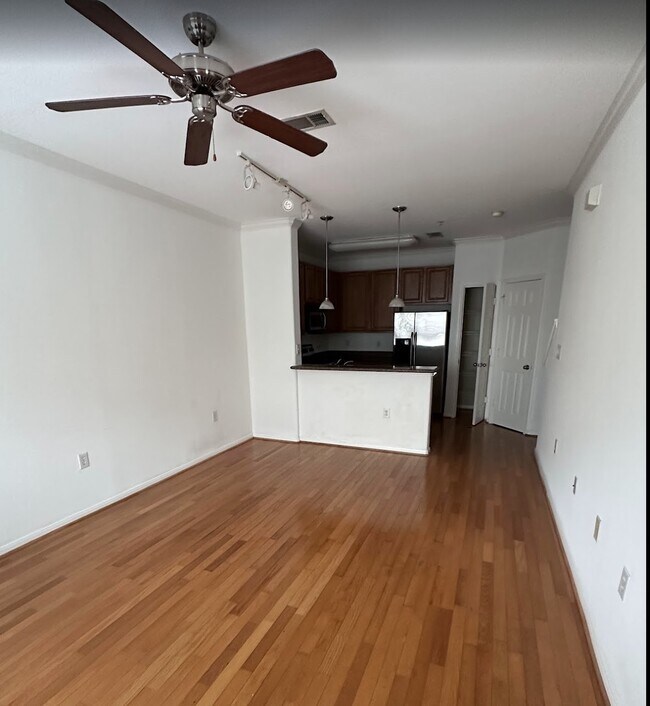 Building Photo - 9200 Westheimer Rd