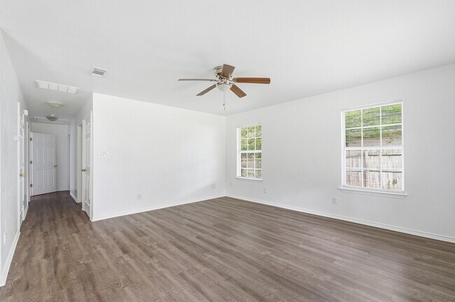 Building Photo - 604 S Maxey St