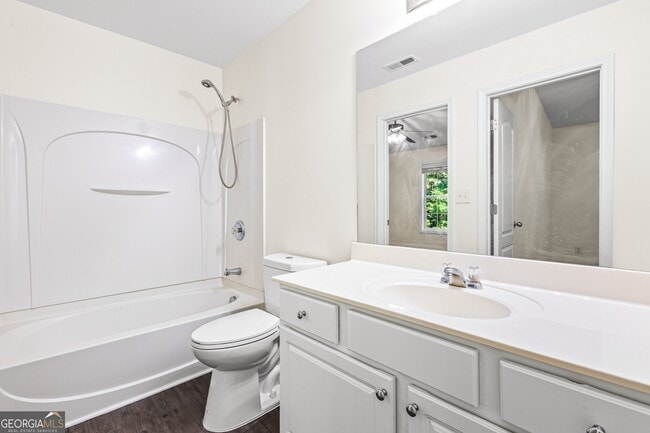 Building Photo - 558 Woodland Park Terrace